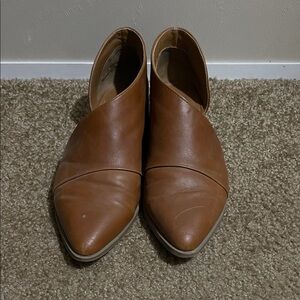 Universal Thread Tan Leather Pointed Flats